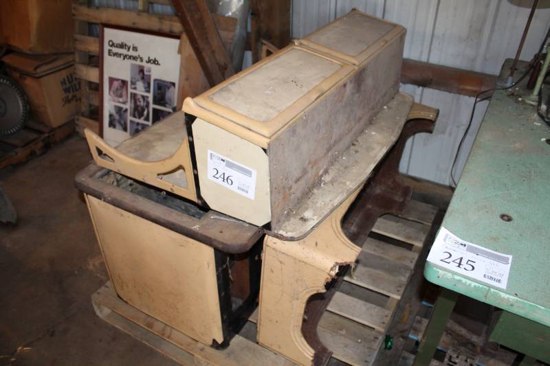 lot 246 image: Vintage Oven