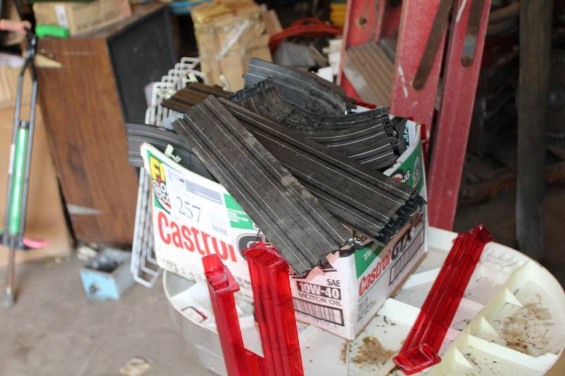 lot 257 image: Vintage Slot Car Race Track Set