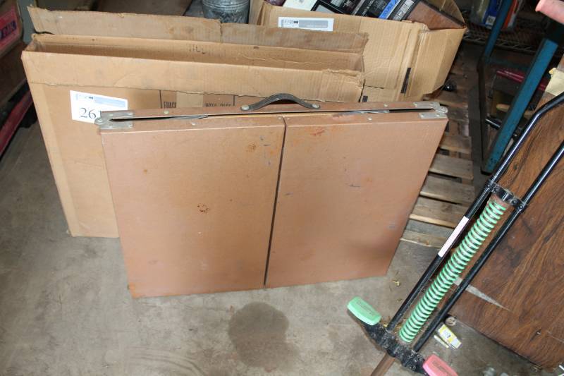 lot 261 image: Vintage Metal Folding Table