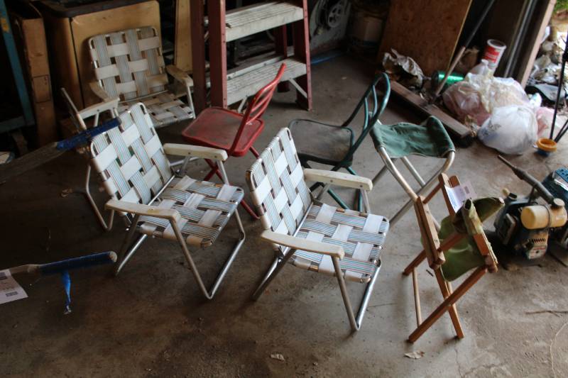 lot 224 image: Kids Folding Chairs, Lawn Chairs