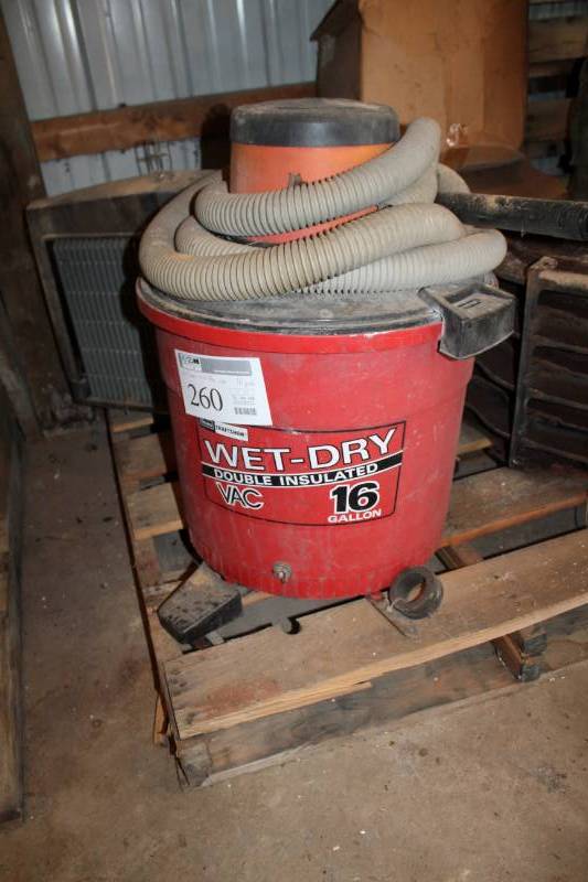 lot 260 image: Craftsman 16-Gallon WetDry Vac