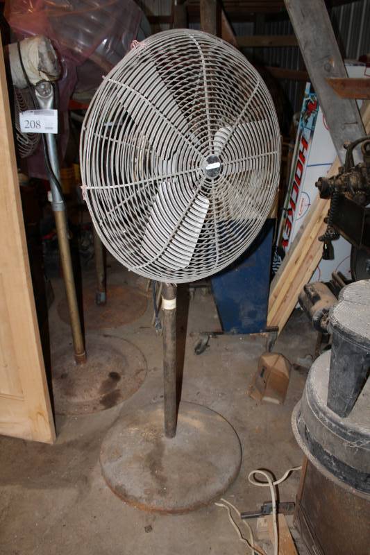 lot 207 image: Fasco Floor Fan