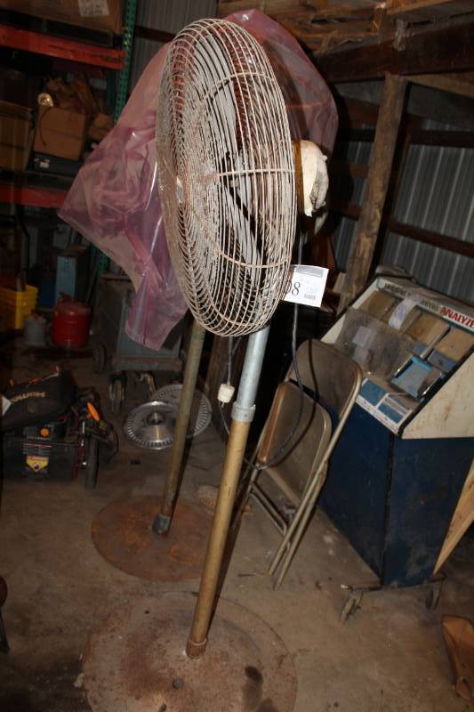 lot 208 image: Hunter Floor Fan