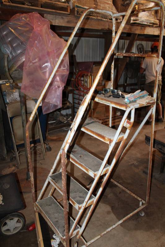 lot 212 image: Berg 5-Step Metal RollIng Staircase