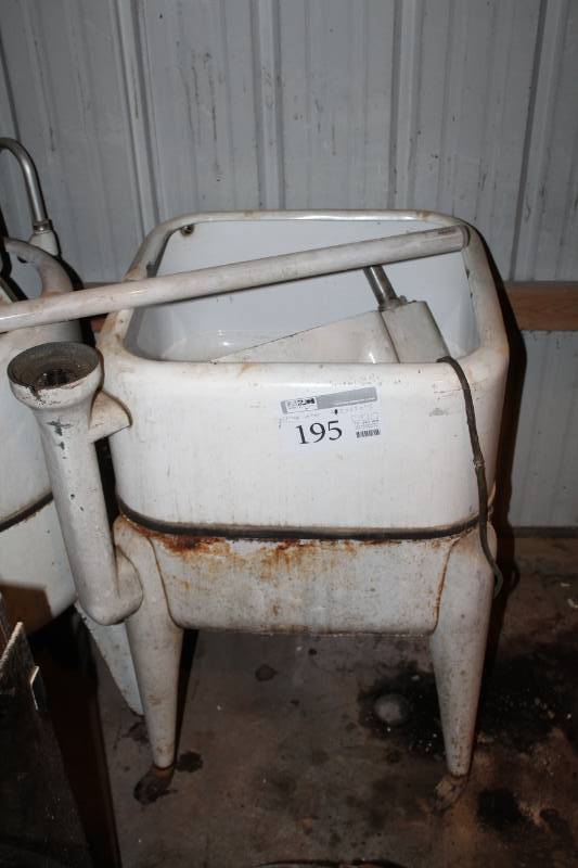 lot 195 image: Maytag Wring Washer