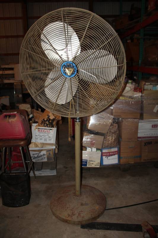 lot 210 image: Floor Fan