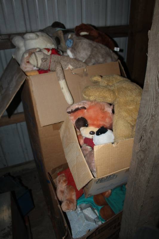 lot 284 image: Collectible Bears, Dolls, Stuffed Animals