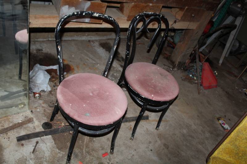 lot 235 image: Lot of (2) Dining Chairs
