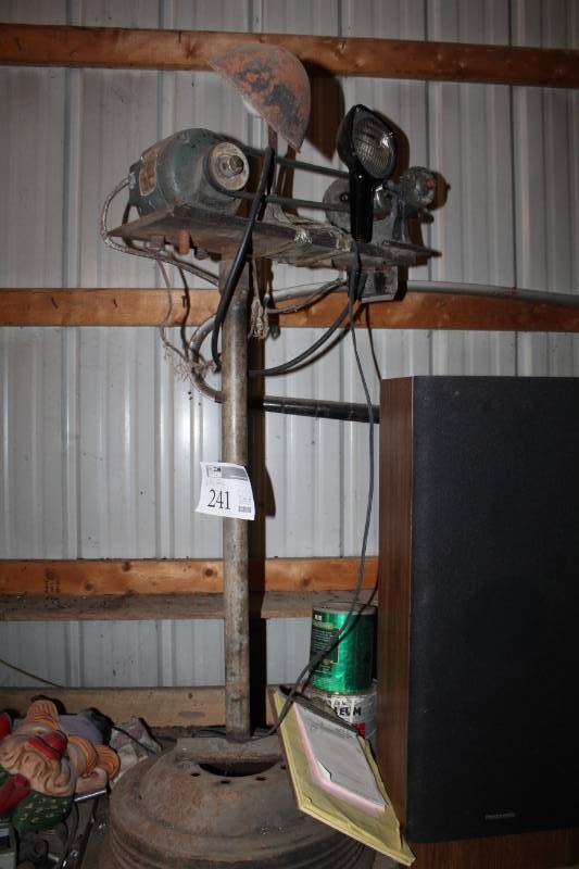 lot 241 image: Buffing Station