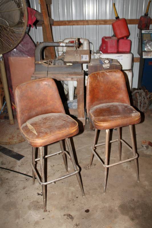lot 247 image: Lot of (2) Bar Chairs