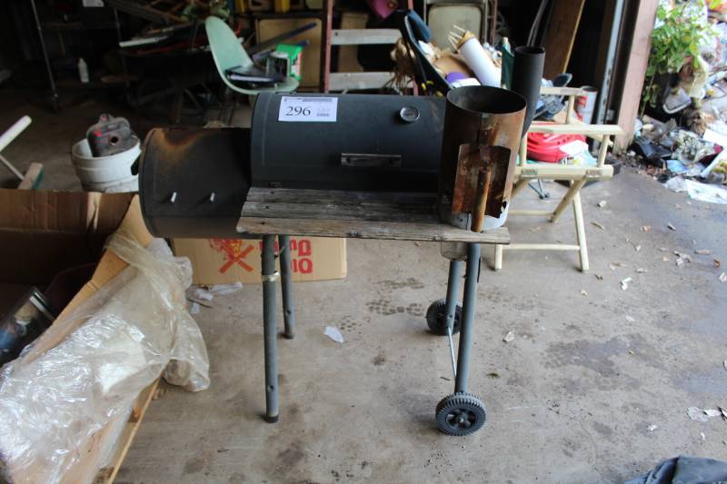 lot 296 image: Smoker Grill, Chimney Starter