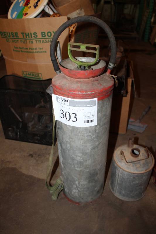 lot 303 image: Wards Garden Club Compressed Air Sprayer