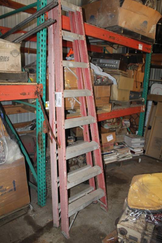 lot 280 image: 8ft. Step Ladder