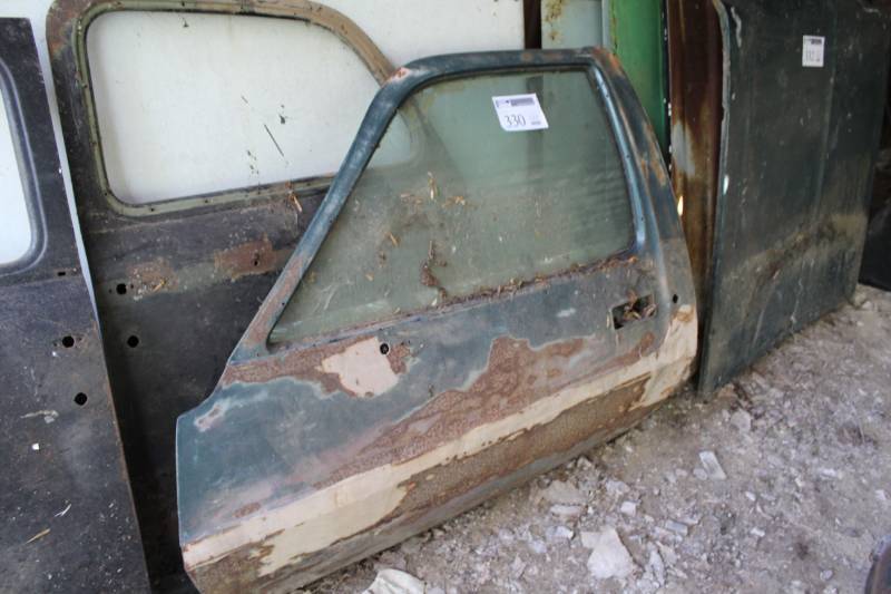 lot 330 image: Car Door
