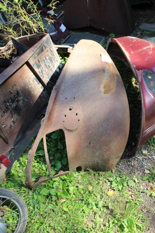lot 315 image: Car Fender
