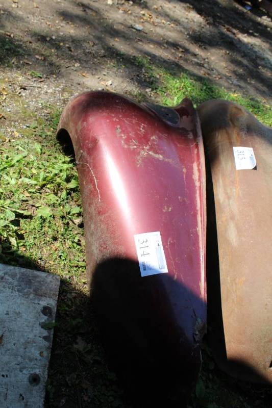 lot 314 image: Car Fender