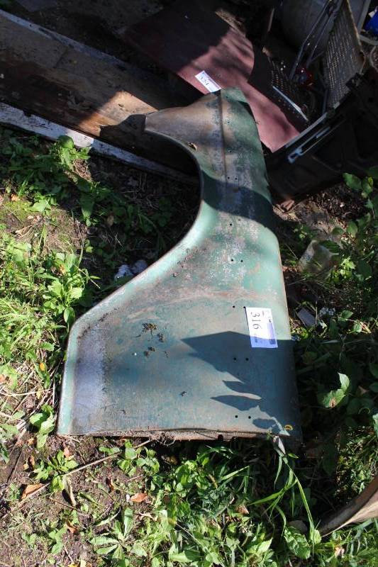 lot 316 image: Car Fender