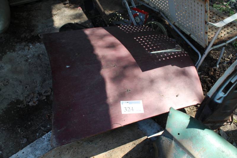 lot 324 image: Car Hood