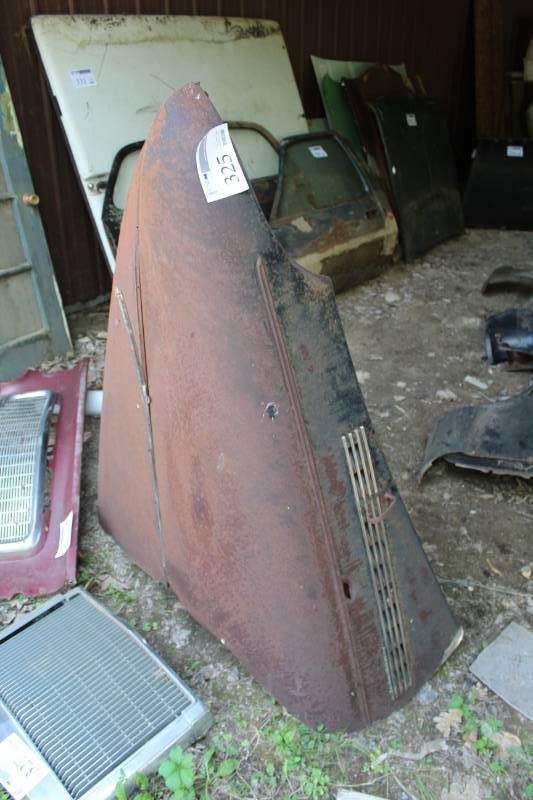 lot 325 image: Car Hood