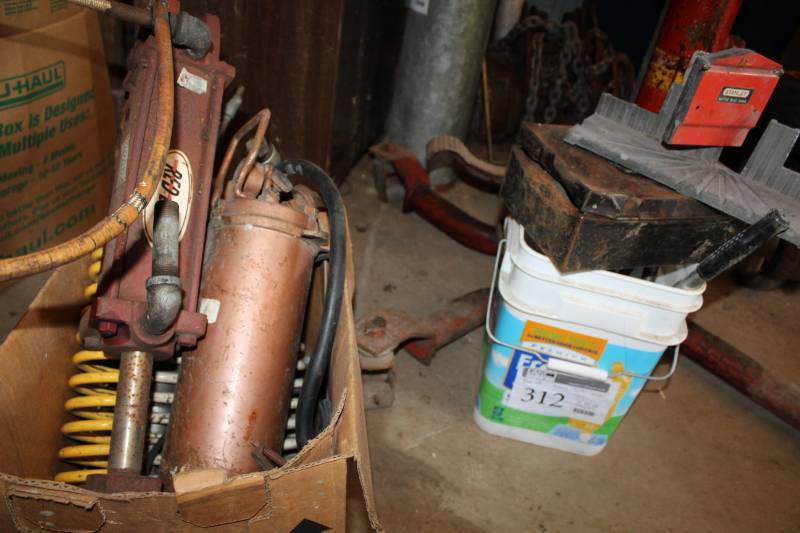 lot 312 image: Tools, Shocks, Springs, Hand Tools, Stanley Mitre Box
