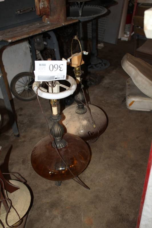 lot 360 image: Lot of (2) Table Lamp