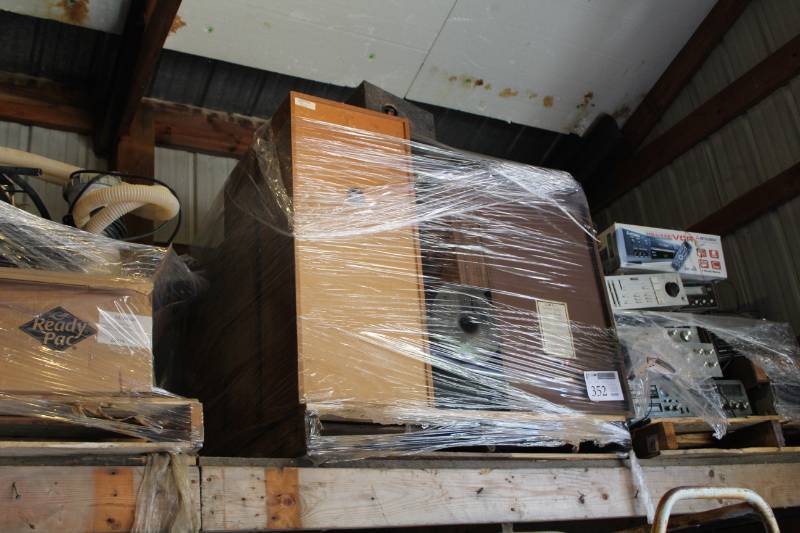 lot 352 image: Sears LXI Series Speaker System, Various Speakers