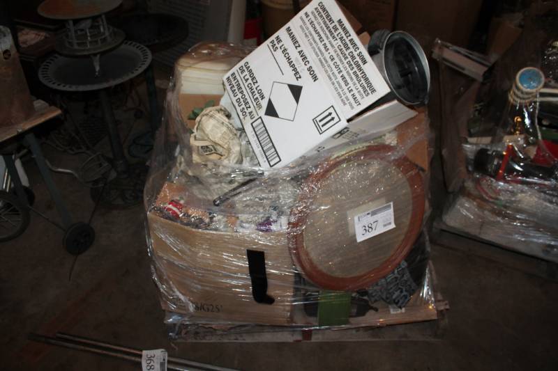 lot 387 image: Mirror, Planter, Popcorn, Cookware, Pepsi Coin Bank, Panasonic Portable Radio, Shakespeare Sonnets, China, And More