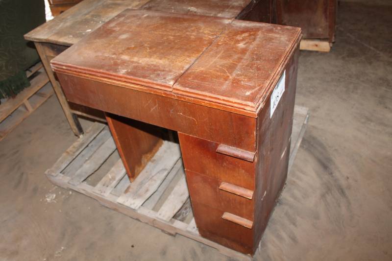lot 408 image: Sewing Machine Table