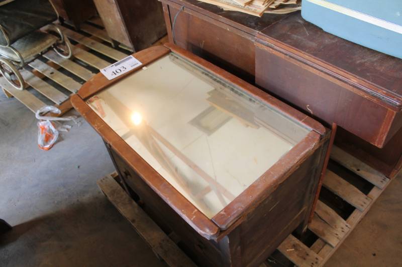 lot 403 image: Decorative Frame Mirror