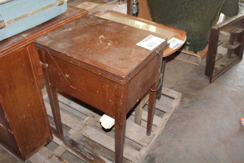 lot 411 image: Dressmaker Sewing Machine Table