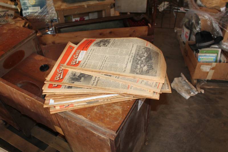 lot 412 image: Old Cars Magazines