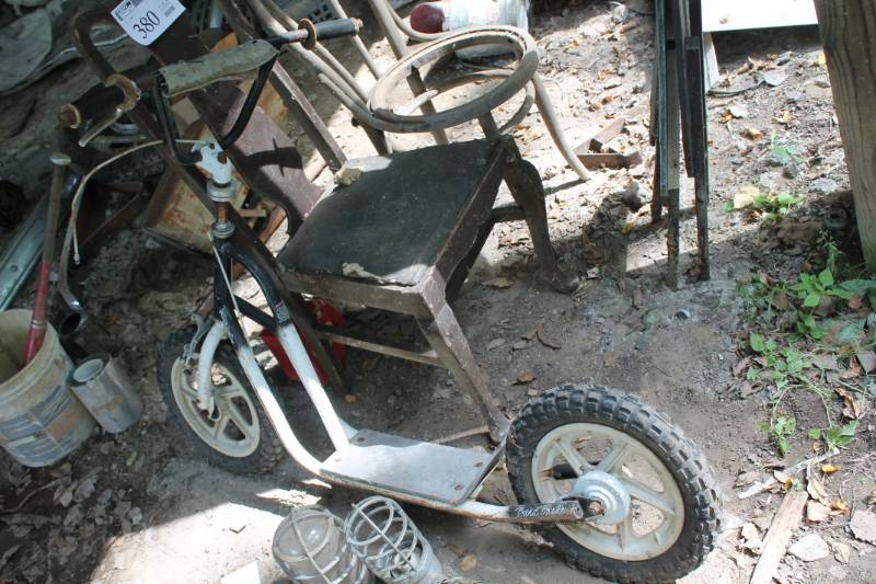 lot 416 image: Scooter