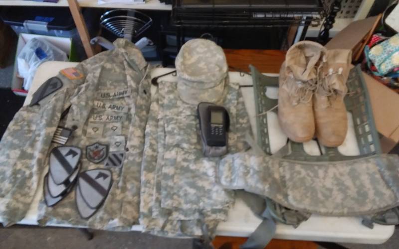 lot 4 image: Army Uniform Pants, Jacket, Boots, Patches, GPS