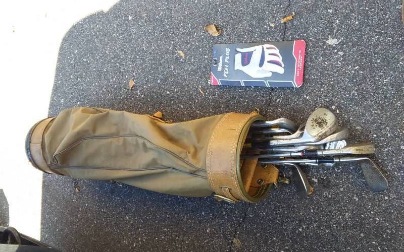 lot 5 image: Golf Bag, Golf Clubs, NEW Golf Glove