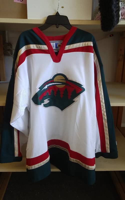lot 17 image: MN WILD Jersey CCM Size XL