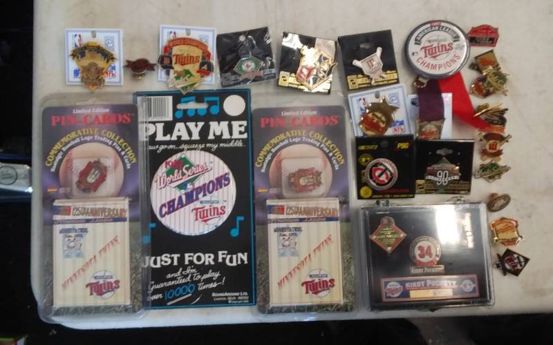 lot 21 image: MN TWINS Collectibles, Pins, Cards