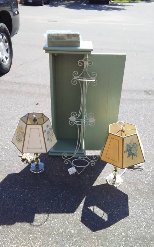 lot 25 image: Painted Cabinet With Adjustable Shelves 12x10x32, Pair Of Glass Lamps With Shades, Wire Wall Pot Rack