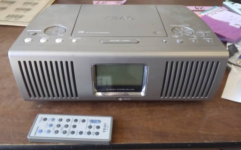 lot 31 image: TEAC Cd Music System SR-L100