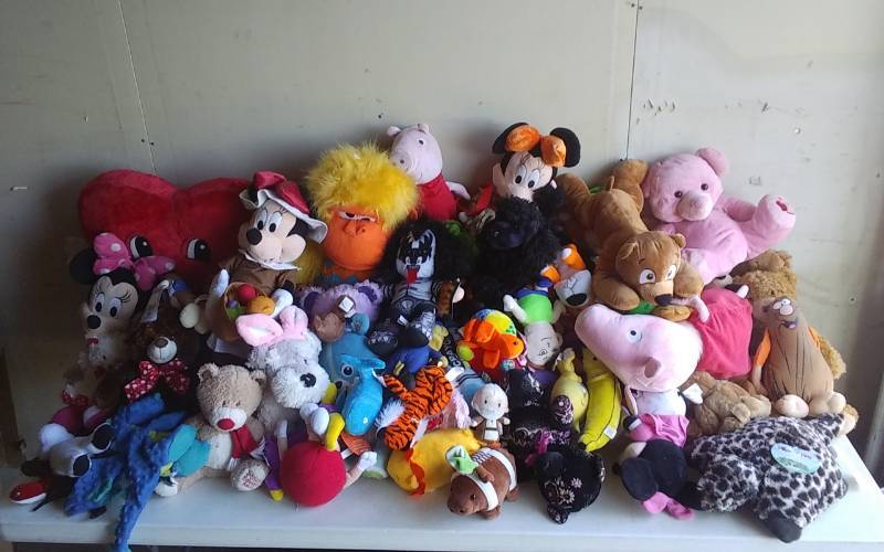 lot 39 image: Large Lot Of Stuffed Animals