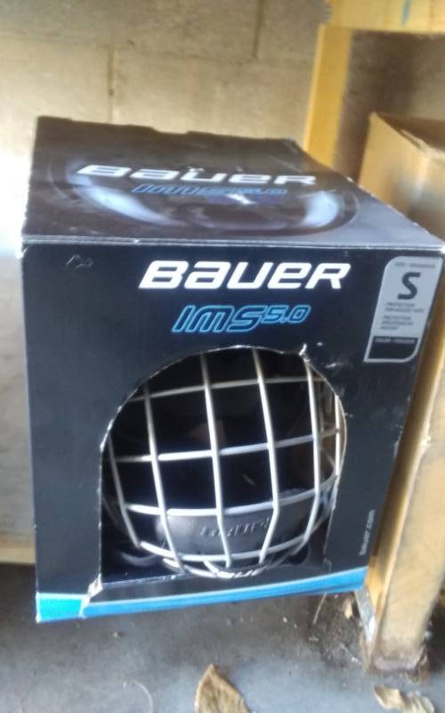 lot 44 image: NEW Bauer Hockey Helmet Size Small