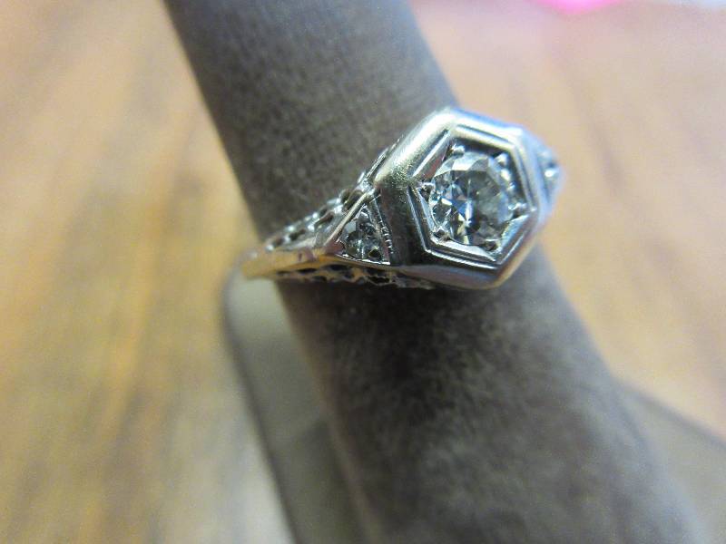 18K ANTIQUE OEC DIAMOND ENGAGEMENT RING