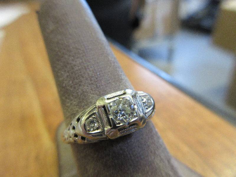 18K WG LADIES VINTAGE OEC DIAMOND RING