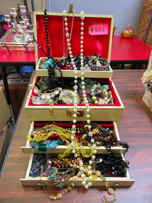 ESTATE JEWELRY BOX WITH COSTUME JEWELRY