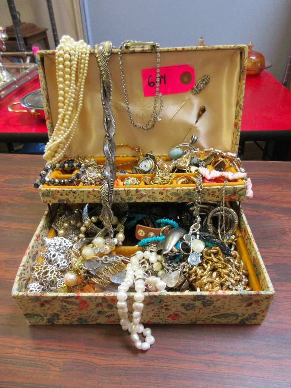 VINTAGE JEWELRY AS FOUND