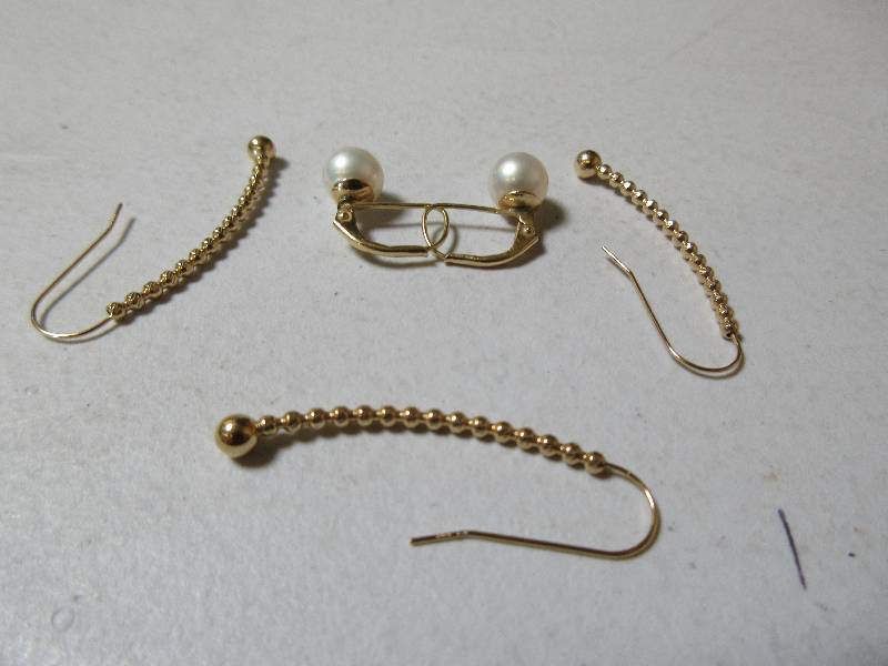 14K 3.3 GRAMS YELLOW GOLD EARRING ASSORTMENT