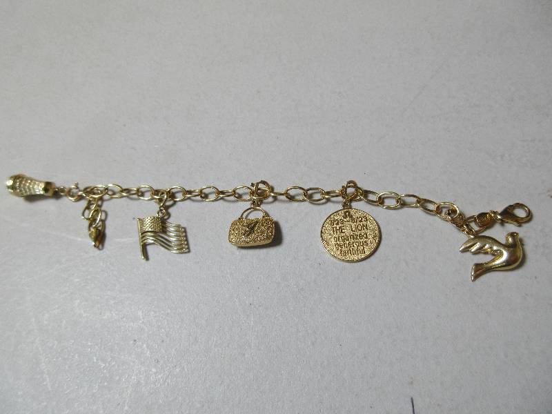 14K YELLOW GOLD 10 GRAM CHARM BRACELET WITH 5 DETACHABLE CHARMS