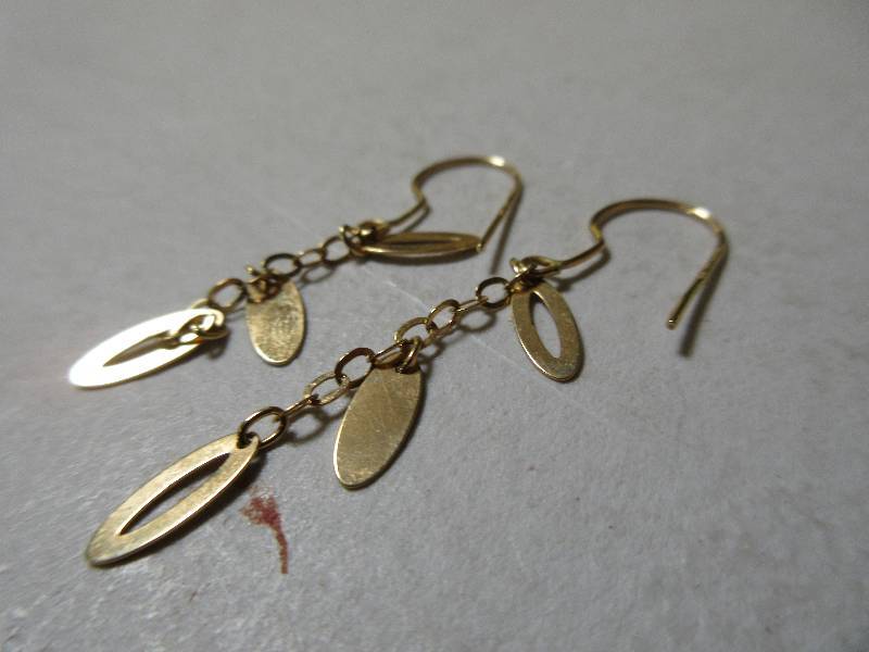18K DESIGNER DANGLE EARRINGS