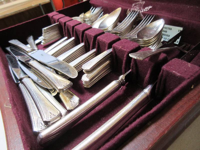 COMMUNITY PLATE SILVER PLATE FLATWEAR WITH CASE