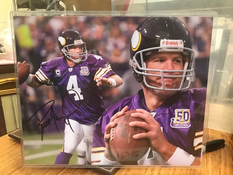BRETT FAVRE AUTOGRAPHED PHOTO