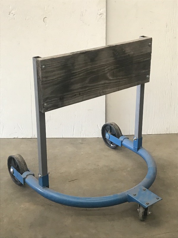 lot 7 image: Steel-Framed Outboard Boat Motor St...